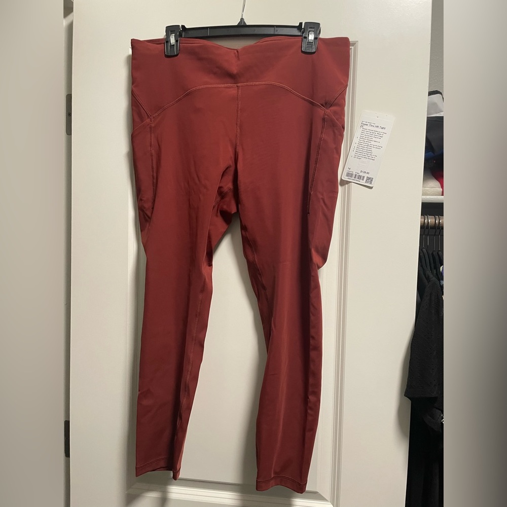 Lululemon power thru HR tight 25” size 14 with side pockets